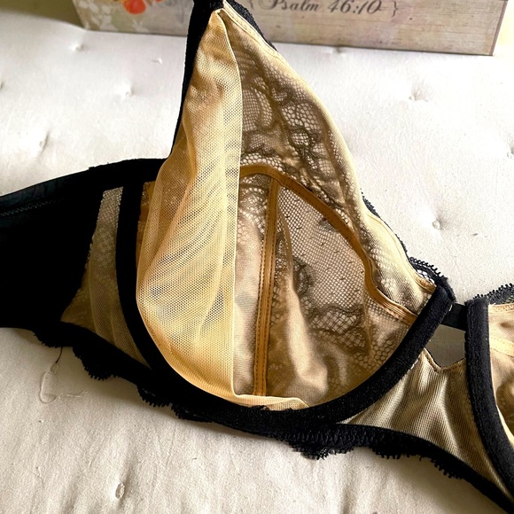 Calvin Klein Women's Seductive Comfort Unlined Lace Bra - Picture 13 of 15